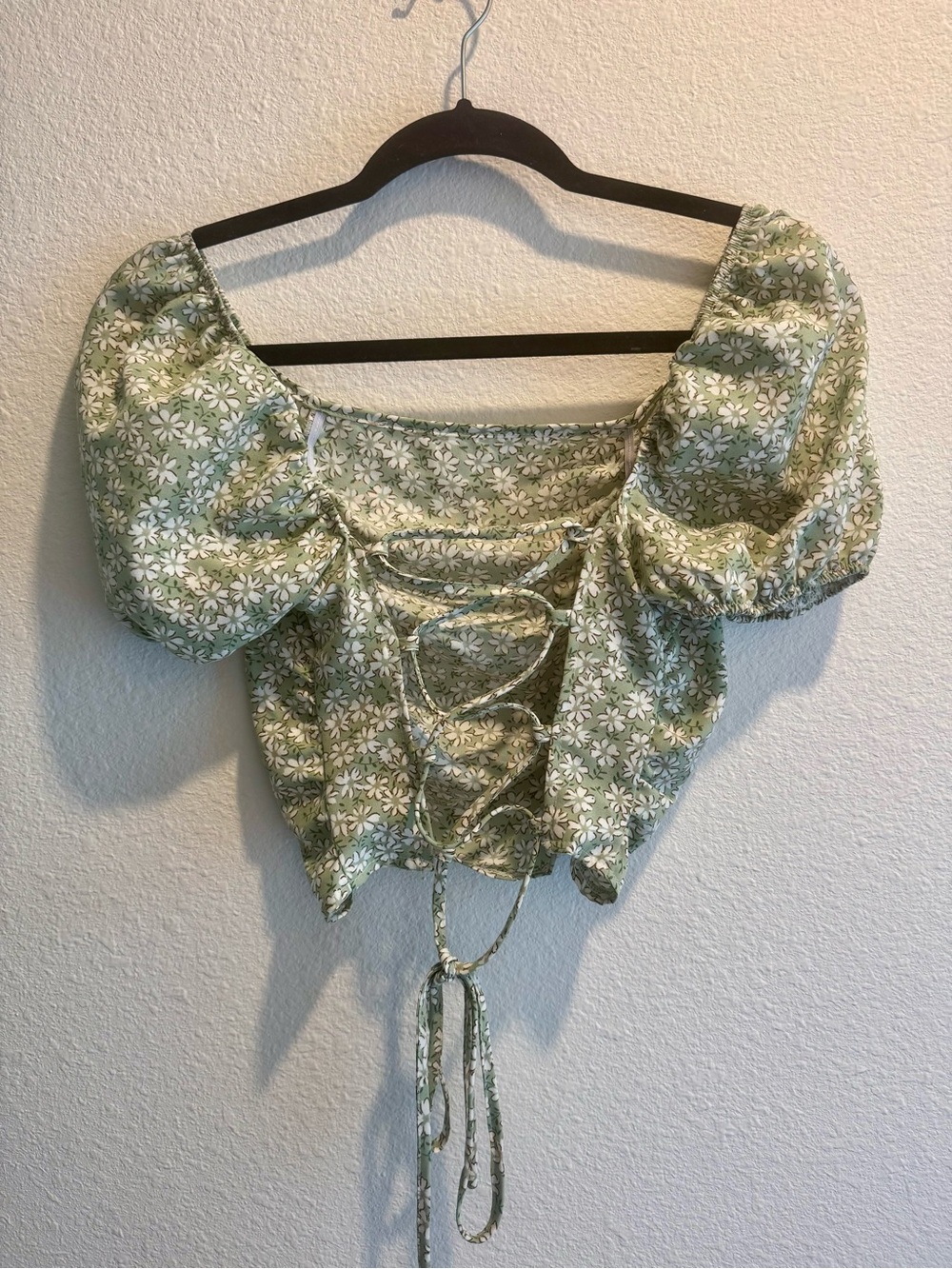 SHEIN Sage Green Floral Lace-Up Puff Sleeve Crop Top